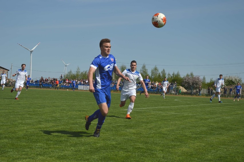 IV liga. Grom Nowy Staw - Gedania Gdańsk 6:2 [ZDJĘCIA]. Najpierw "topornie", potem wybornie