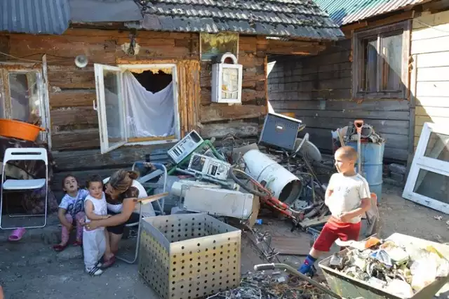 Osiedle romskie w Maszkowicach to jedna wielka samowola budowlana. Nielegalnych obiektów przybywa wraz ze wzrostem liczby mieszkańców