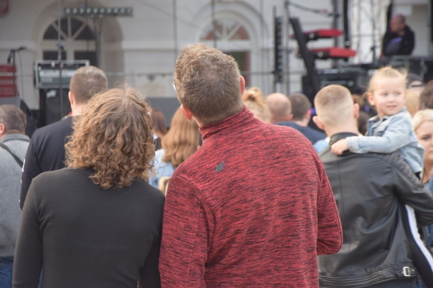 Ania Dąbrowska. Koncert w Płocku przyciągnął tłumy! Znajdźcie się na fotografiach! [ZDJĘCIA]