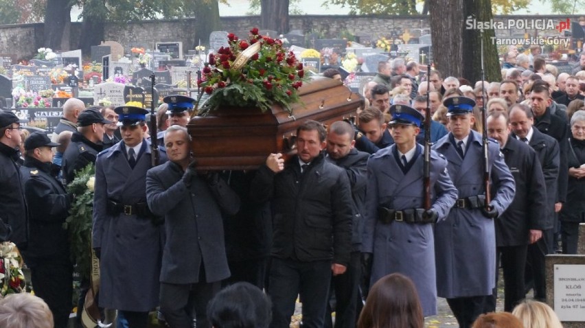 Pogrzeb policjanta w Tarnowskich Górach. Zginął tragicznie jadąc na służbę