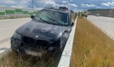 Dwa wypadki na autostradzie A1 w okolicach Radomska. Zderzenie pojazdów i najechanie na bariery