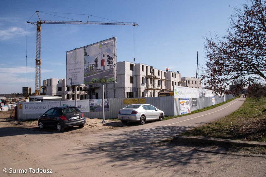 Pod Żarowem rośnie stargardzkie osiedle Harmonia Park. Fotoreportaż Tadeusza Surmy