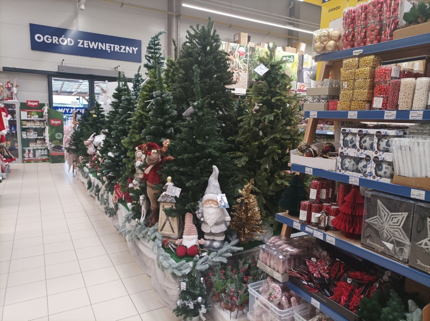 Boże Narodzenie już króluje w sklepach. Pojawiły się  dekoracje, ozdoby i słodkości. Sprawdź, co można kupić [GALERIA]