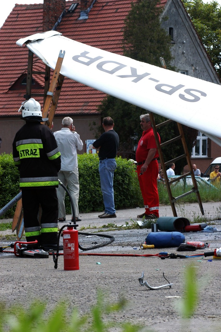Wypadek lotniczy w centrum Koszalina. Zdjęcia z katastrofy z 2005 roku
