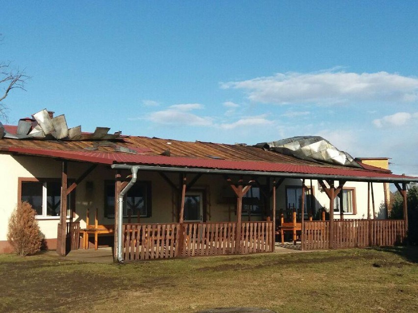 Skutki czwartkowej wichury w gminie Dziadowa Kłoda. Ucierpiały dachy