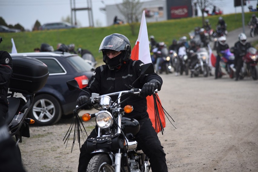  Biało-czerwona kolumna motocyklistów przejechała przez Jarosław i okoliczne miejscowości [ZDJĘCIA]