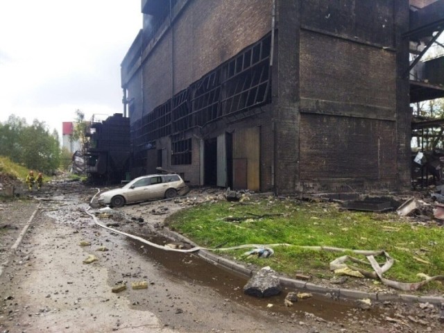 W wyniku wybuchu w Koksowni Przyjaźń zniszczony został jeden z budynków, a drugi częściowo. Poszkodowani zostali też pracownicy 

Zobacz kolejne zdjęcia/plansze. Przesuwaj zdjęcia w prawo naciśnij strzałkę lub przycisk NASTĘPNE