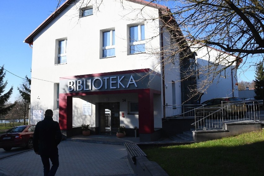 Nowa siedziba biblioteki w Staszowie wreszcie otwarta. Aż chce się czytać  (WIDEO, ZDJĘCIA)