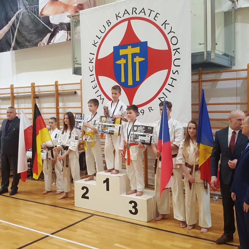 Złoto i dwa brązowe medale dla tomaszowskich karateków