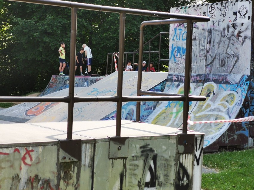 Chrzanów. Dzieci i młodzież czekają na remont skateparku