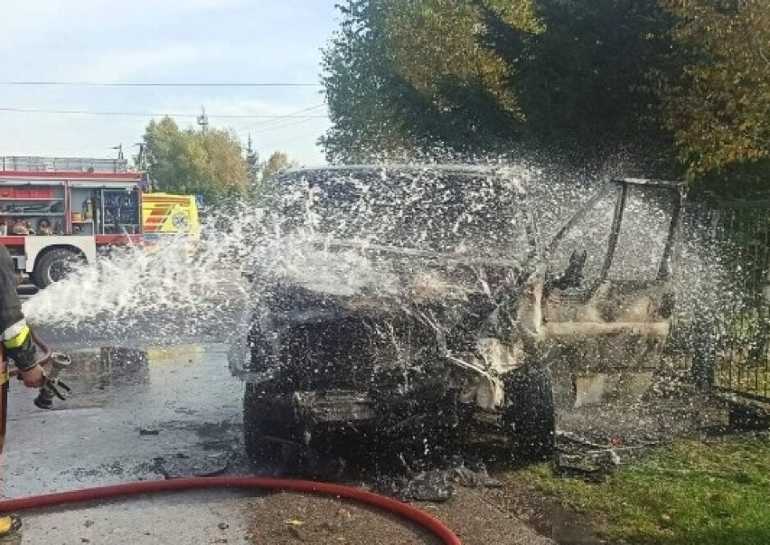 Wypadek w Mniszkowie. Zderzyły się dwa samochody, trzy osoby ranne  