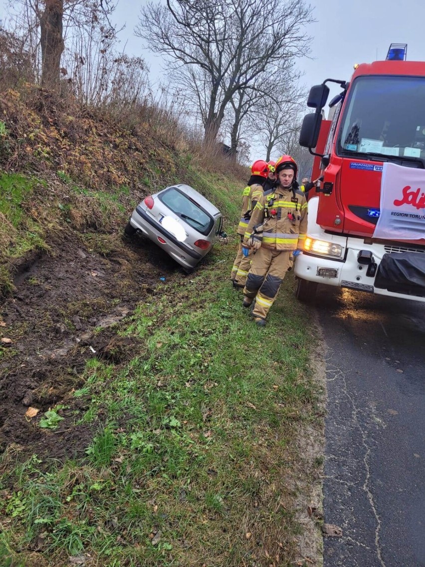 Auto wjechało do rowu w Nasiegniewie