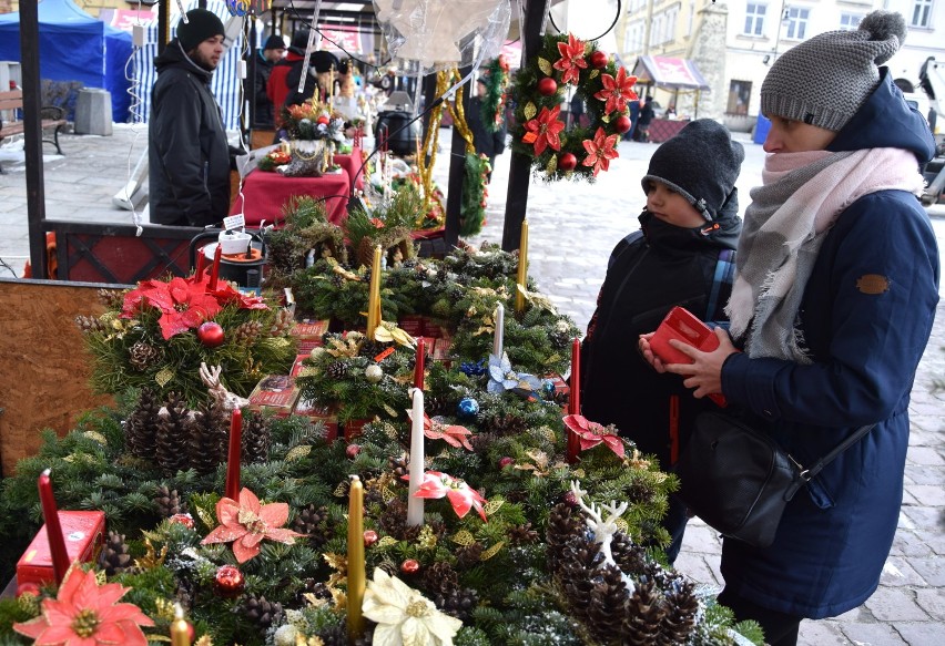 Na jarosławskim rynku do piątku 23 grudnia potrwa jarmark...