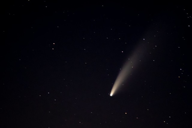 Nadciąga noc komety, ognistych meteorów deszcz...