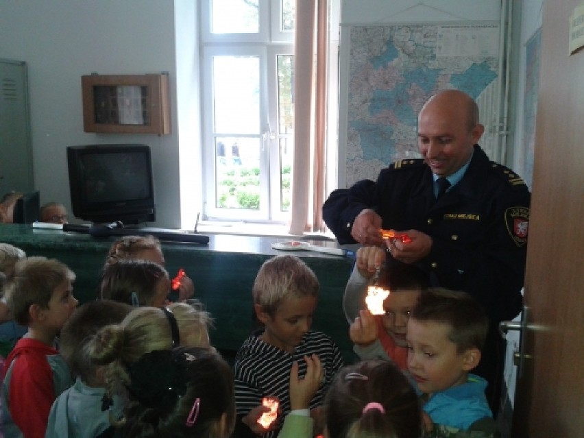 Przedszkolaki odwiedziły strażników miejskich w Dębicy