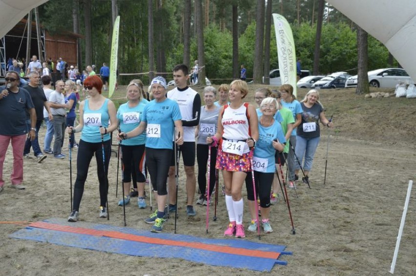 Marsz nordic walking w Mikołajkach Pomorskich