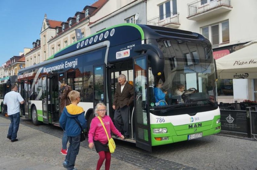 Białostoczanie mogli pozwiedzać przeróżne autobusy.