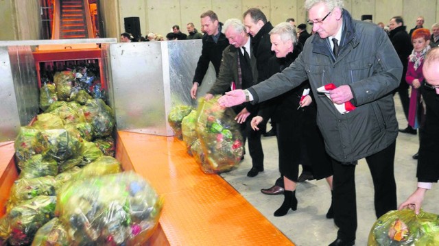 We wtorek oficjalnie otwarto Regionalną Instalację Przetwarzania Odpadów Komunalnych w Kędzierzynie-Koźlu. Inwestycja kosztowała 22,5 mln zł.