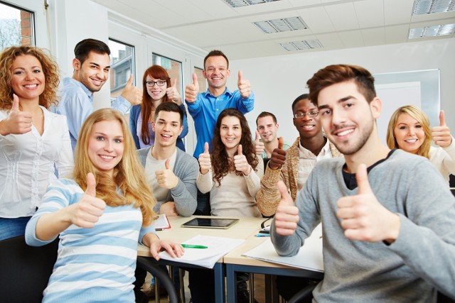 Dziś statystyczny student może liczyć na średnią miesięczną pensję w wysokości 1784 zł.