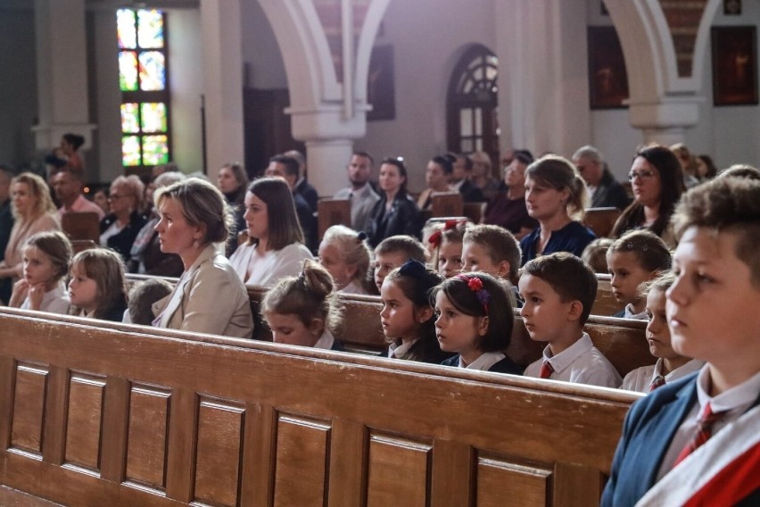 Inauguracja nowego roku szkolnego w Katolickiej Szkole Podstawowej w Inowrocławiu. Uczestniczył w niej prymas Polski Wojciech Polak 