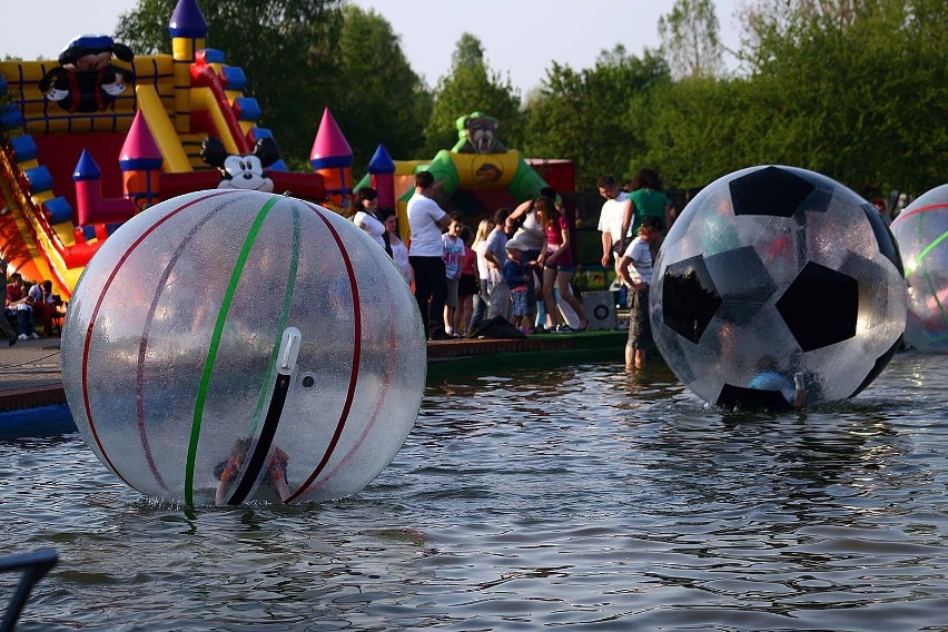 Majówka 2012 w Pile. Lunapark na Wyspie i lekka muzyka na scenie [ZDJĘCIA]