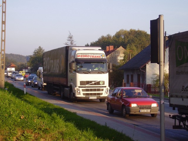 Tiry jeżdżą "starą czwórką", bo autostradą wciąż nie mogą