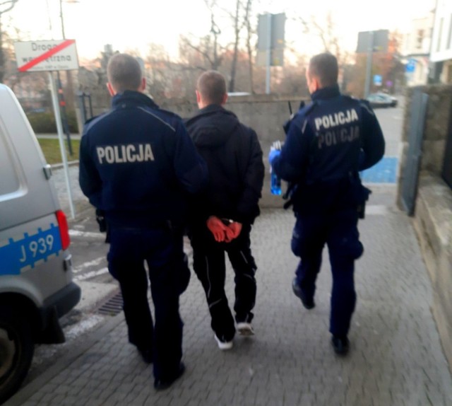 Policjanci z Opola zatrzymali mężczyznę podejrzanego o znęcanie się nad partnerką.