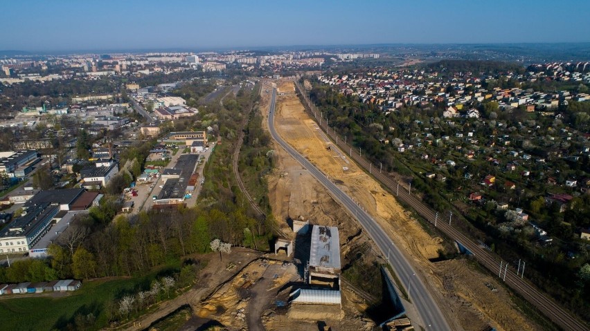Kraków, budowa trasy S7. Budowany odcinek drogi ekspresowej...