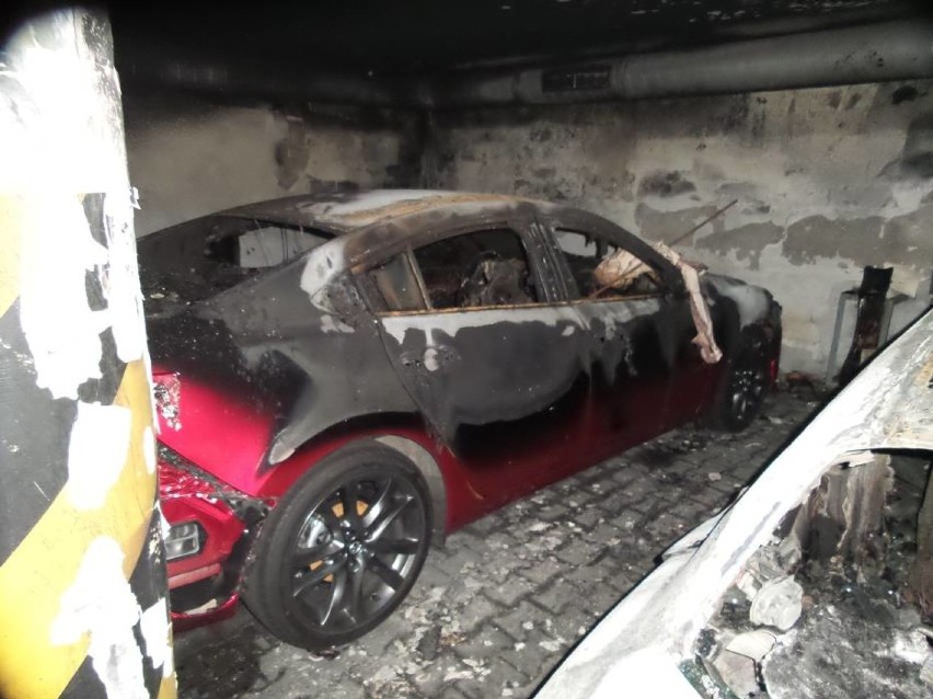 W pożarze w podziemnym garażu  na Kochanowskiego spłonęło...