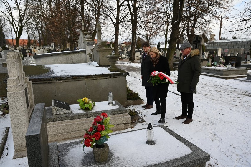 Samorządowcy oddali hołd poległym oficerom Armii Krajowej