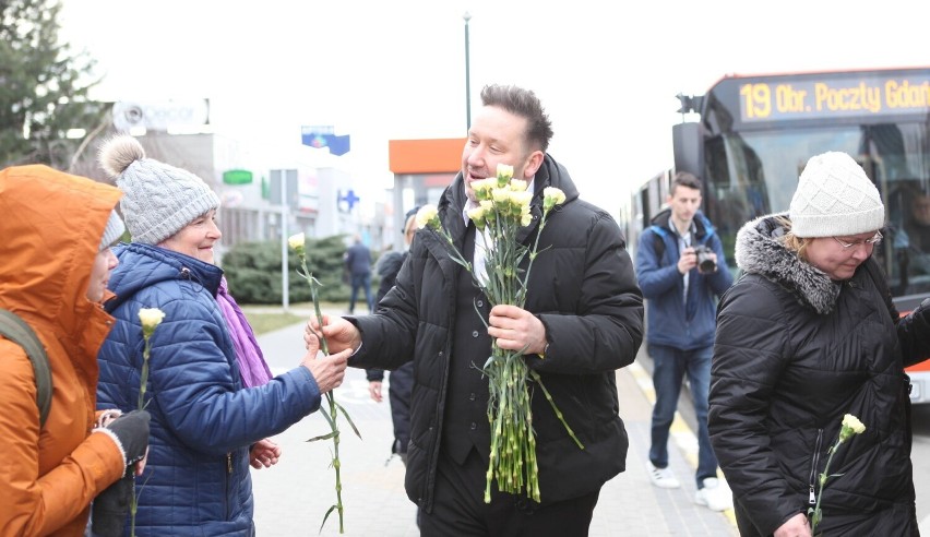 Dzień Kobiet w Rzeszowie. Autobus pełen niespodzianek [ZDJĘCIA, WIDEO]