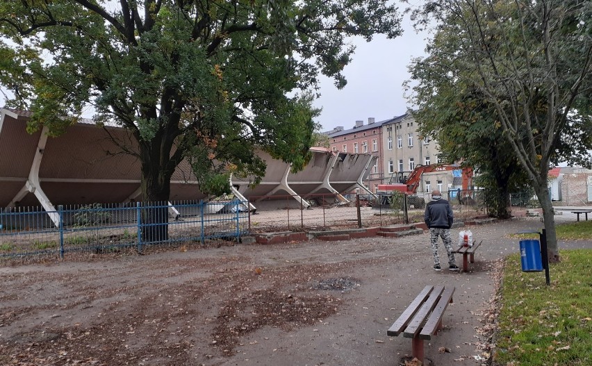 Inowrocław. Rozpoczyna się budowa centrum handlowego Vendo Park. Na placu d. dworca PKS rozebrano wiatę przystankową [zdjęcia]