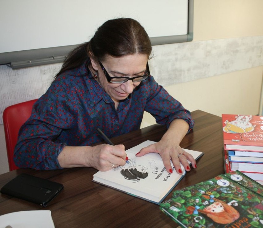 Pisarka Katarzyna Ryrych spotkała się z uczniami Szkoły...