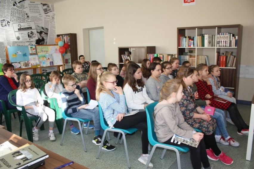 Pisarka Katarzyna Ryrych spotkała się z uczniami Szkoły...