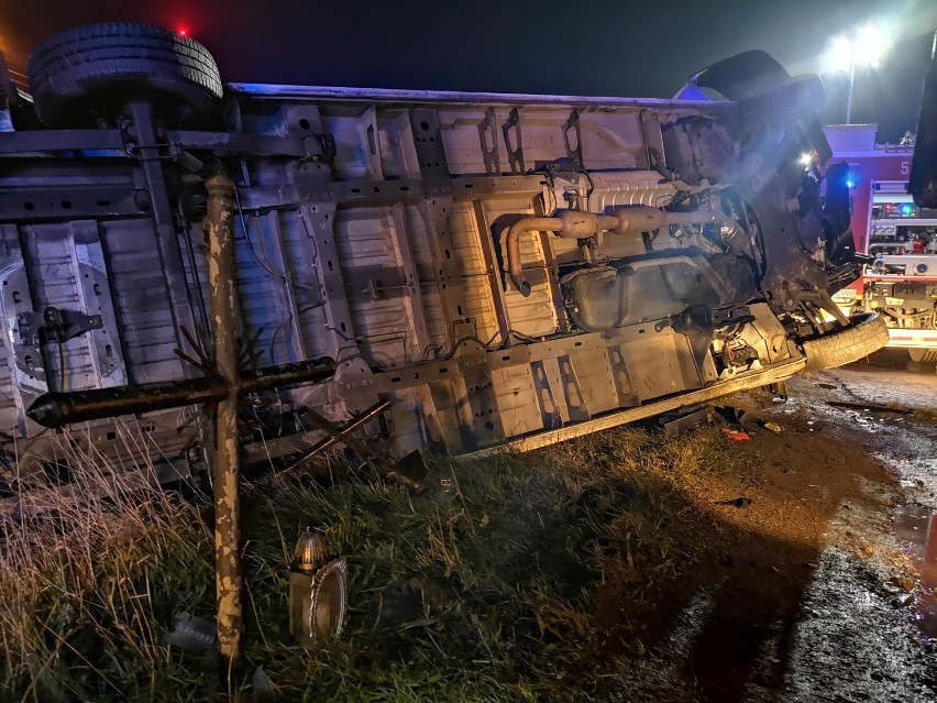 Kurier nie zatrzymał się na "STOPie". To cud, że obyło się bez ofiar [ZDJĘCIA]