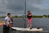 Windsurfing za darmo na półwyspie. Uczniów SP Jastarnia szkoli UKS w Jastarni