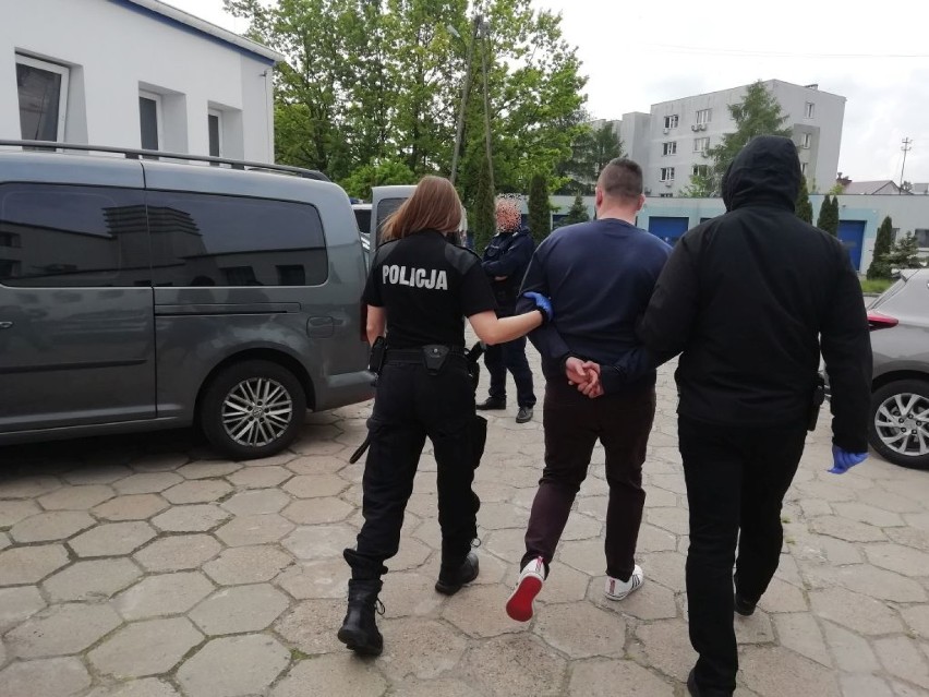 Policjanci z Bełchatowa złapali trzech mężczyzn poszukiwanych listami gończymi