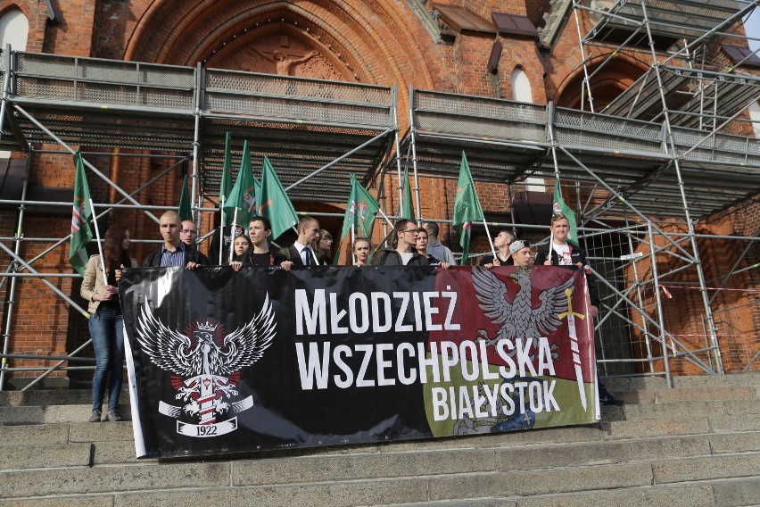 Marsz przeciwników imigrantów w Polsce, przeszedł ulicami...