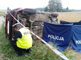 Makabryczny wypadek w Ostaszewie: kobietę przygniótł własny samochód [Zdjęcia]