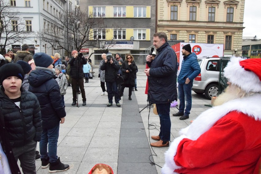 Czeczeni w Bielsku-Białej: Spotkanie z mieszkańcami, prezenty od Św. Mikołaja i wspólny polonez [ZDJĘCIA]