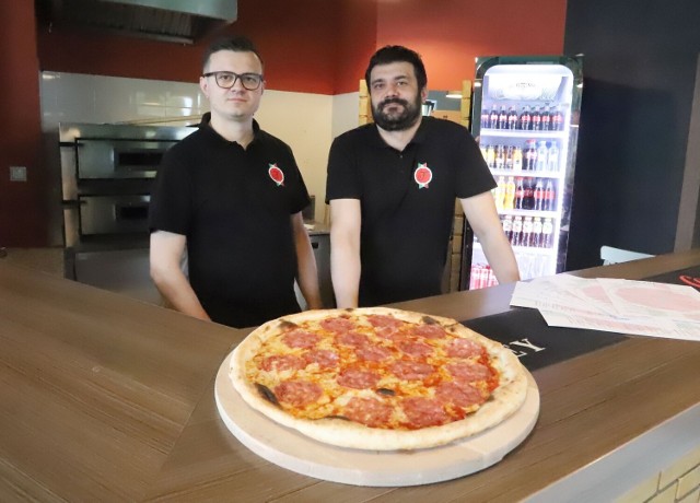 Menadżer oraz kucharz nowo otworzonej Pizzeri Farina.