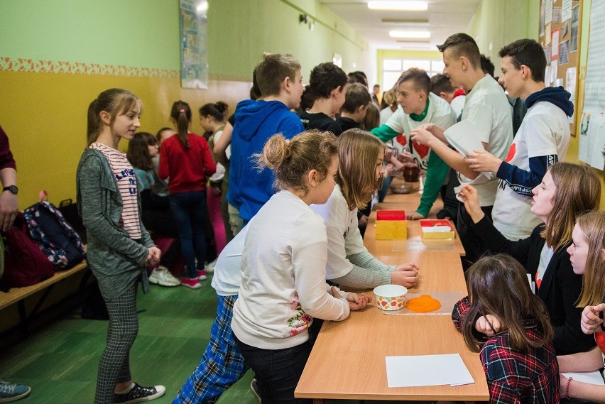 Quizy i konkursy, czyli Międzynarodowy Dzień Języka Ojczystego w "Czwórce" [ZDJĘCIA] 