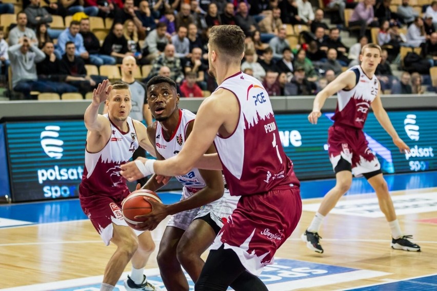 Astoria Bydgoszcz - PGE Spójnia Stargard 89:98.