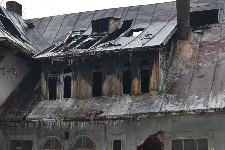 Spalony pustostan przy ul. Jagiellońskiej w Zakopanem