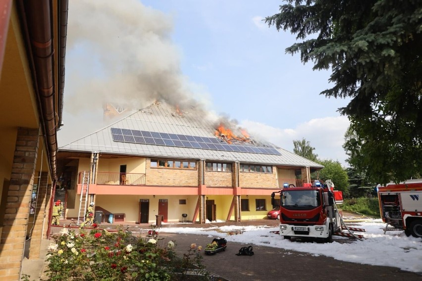 Sosnowiec: Pożar kościoła - ZDJĘCIA i WIDEO. W akcji aż 20 zastępów straży pożarnej! Kłęby dymu zasnuły niebo nad miastem