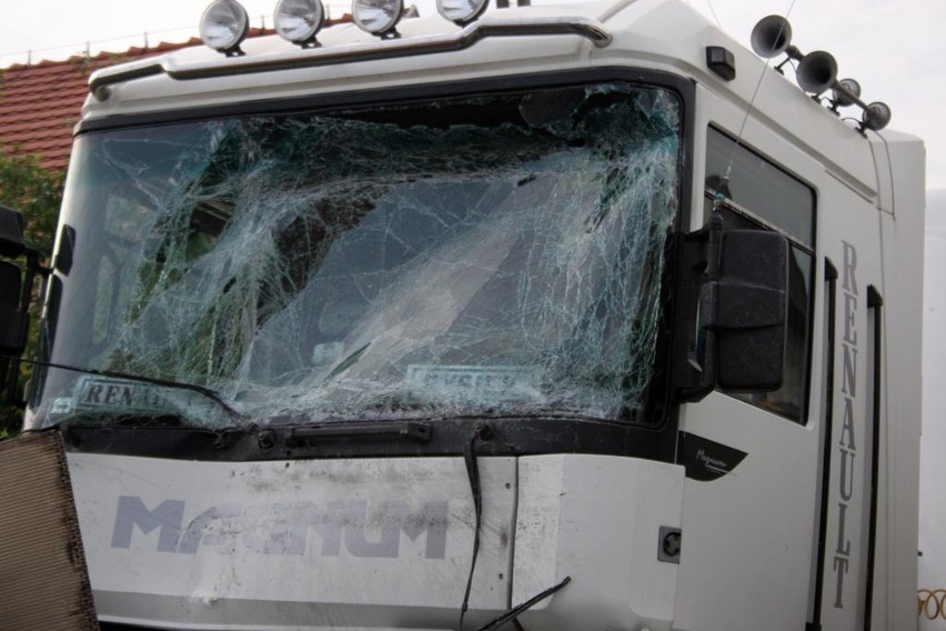 Wypadek w Bugaju: Ciężarówka uderzyła w autobus [FOTO]
