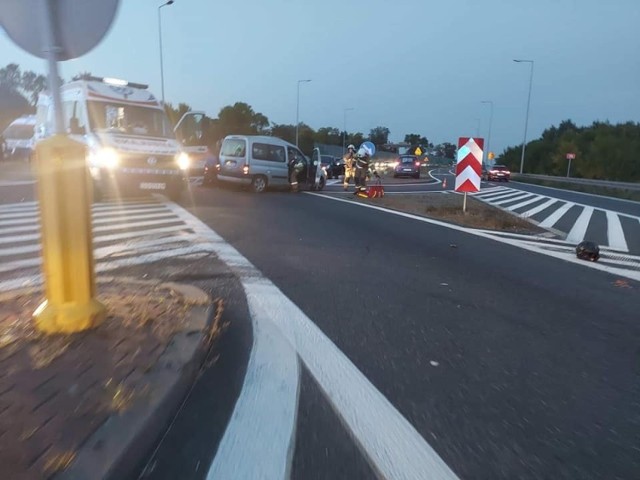 Zderzenie miało miejsce na DK78 w Siewierzu. Droga została zablokowana  

Zobacz kolejne zdjęcia/plansze. Przesuwaj zdjęcia w prawo - naciśnij strzałkę lub przycisk NASTĘPNE