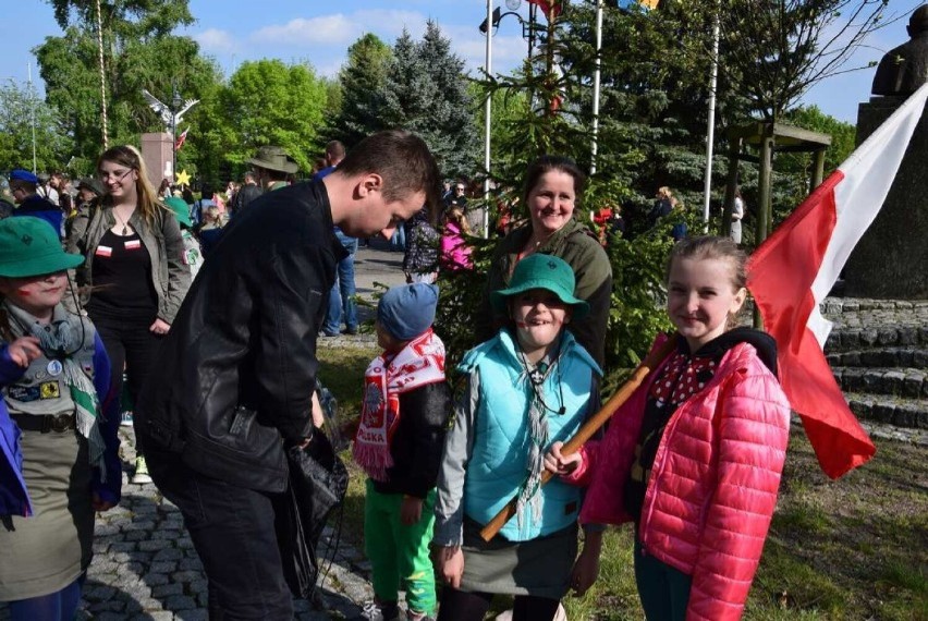 Przemarsz z najdłuższą flagą w Łódzkiem wraca na ulice Skierniewic