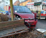 Śmiertelny wypadek w Lędzinach. Kierowca samochodu zasłabł za kierownicą i uderzył w drzewo. Mężczyzna zginął na miejscu