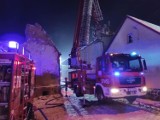 Ogień w domu w Bledzewie. Wydobywający się dym zauważył strażak-ochotnik. Pomimo szybkiej akcji straty są poważne